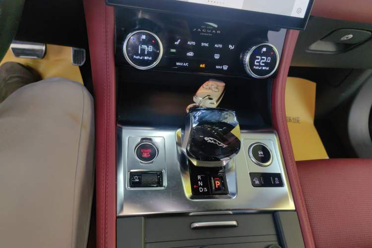 Used Jaguar F-PACE 2022 P250 R-Dynamic BLACK Gear Lever