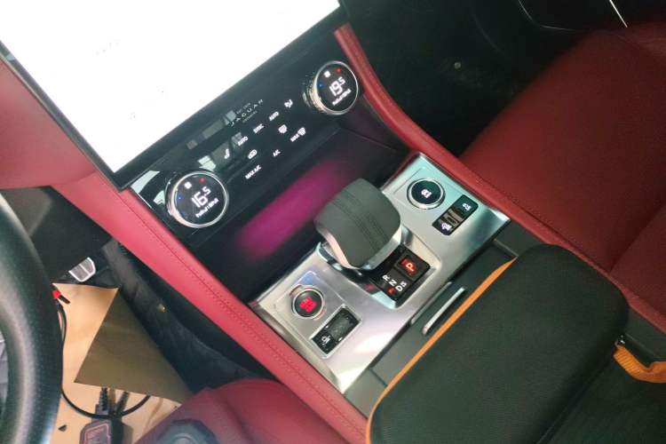 Used Jaguar F-PACE 2022 P250 R-Dynamic BLACK Gear Lever
