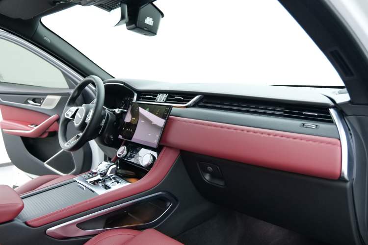 Used Jaguar F-PACE 2022 P250 R-Dynamic BLACK Interior 4