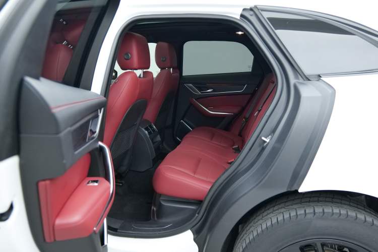 Used Jaguar F-PACE 2022 P250 R-Dynamic BLACK Interior 7