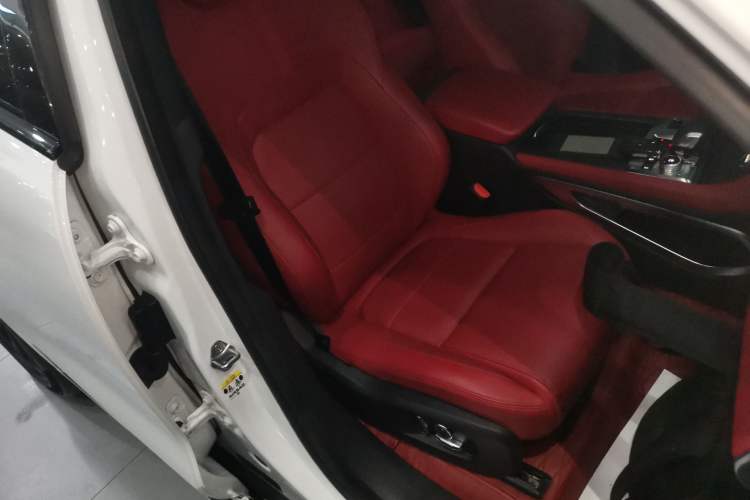 Used Jaguar F-PACE 2022 P250 R-Dynamic BLACK Right Front Seat