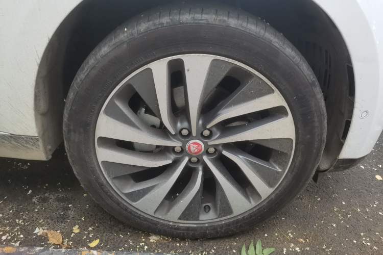 Used Jaguar F-PACE 2022 P250 HSE Right Front Wheel Hub
