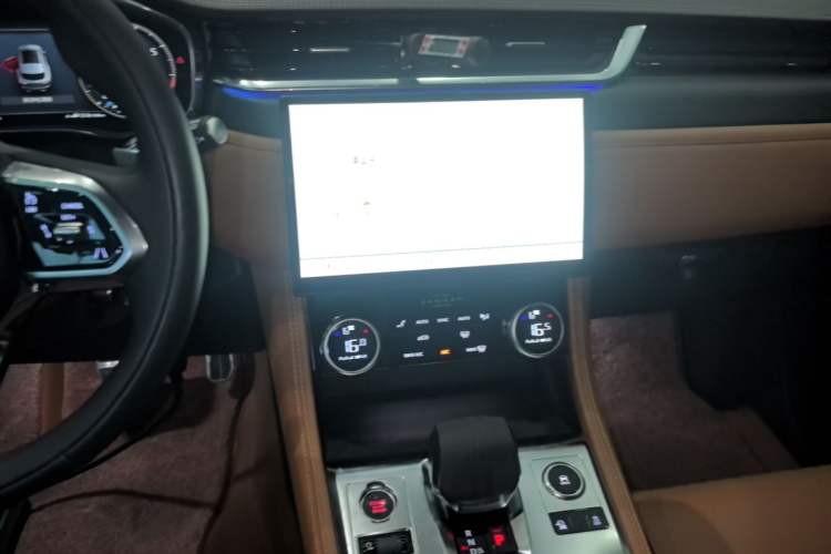 Used Jaguar F-PACE 2023 P400 SPORT Audio And AC Panel