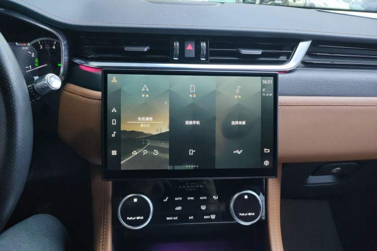 Used Jaguar F-PACE 2023 P250 R-Dynamic BLACK Audio And AC Panel