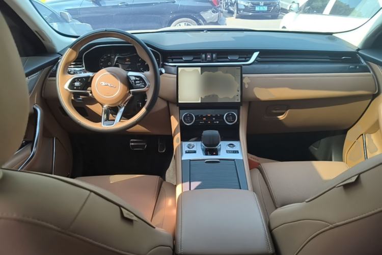 Used Jaguar F-PACE 2023 P250 HSE Center Console