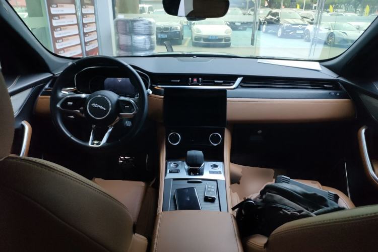 Used Jaguar F-PACE 2023 P250 R-Dynamic BLACK Center Console