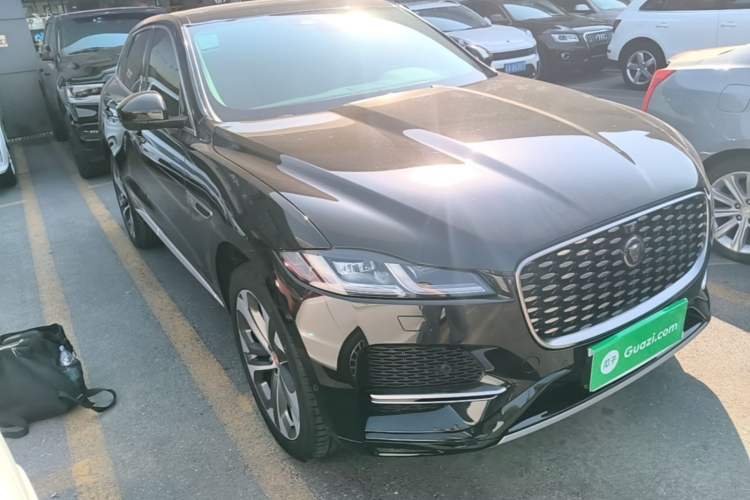 Used Jaguar F-PACE 2023 P250 HSE Front Right 45 Deg
