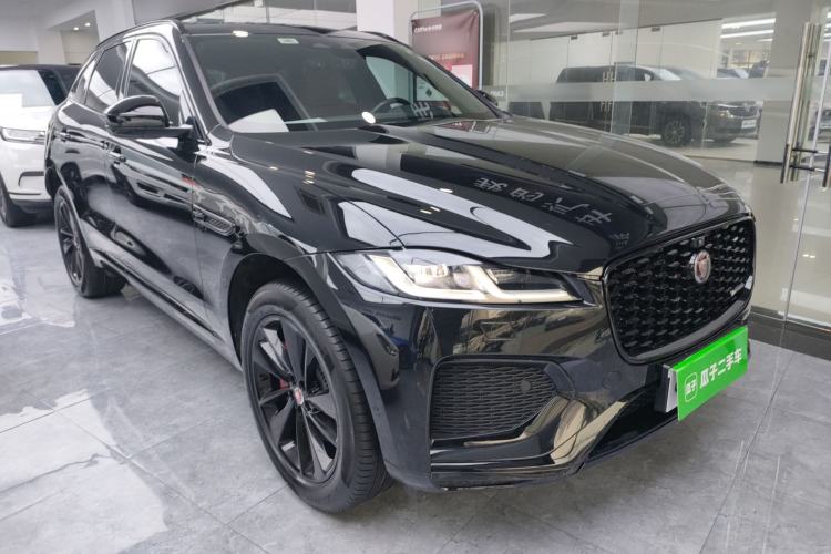 Used Jaguar F-PACE 2023 P250 R-Dynamic BLACK Front Right 45 Deg
