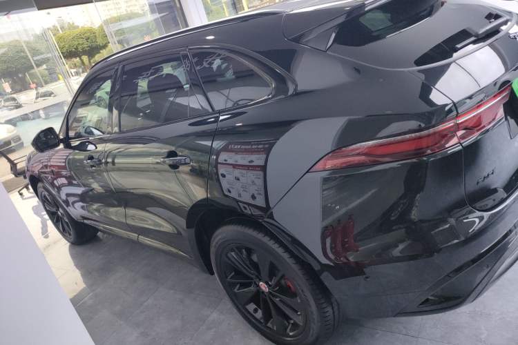 Used Jaguar F-PACE 2023 P250 R-Dynamic BLACK Left Side