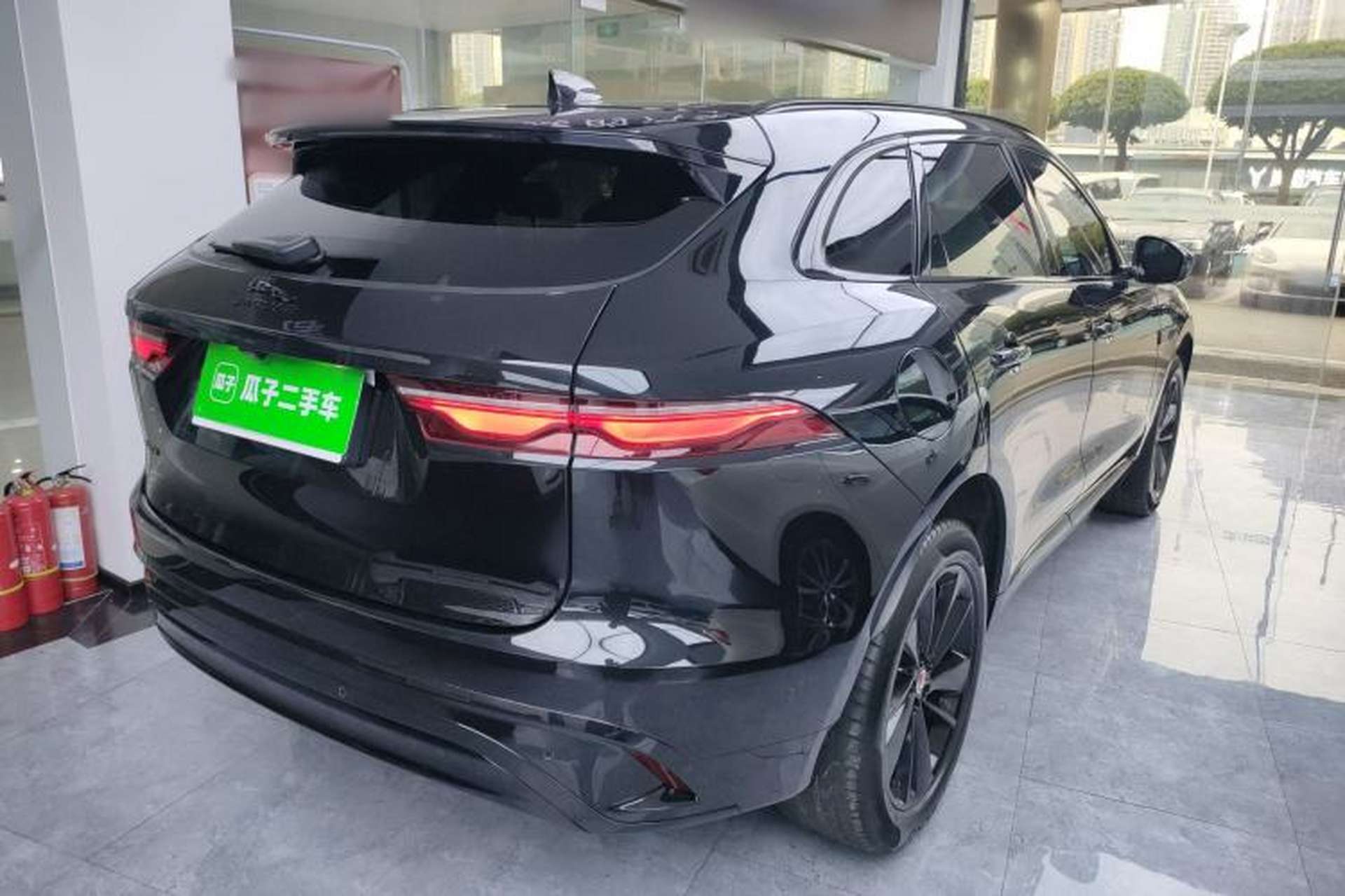 Used Jaguar F-PACE 2023 P250 R-Dynamic BLACK Rear Right 45 Deg