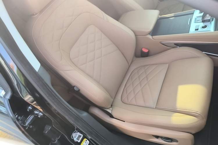 Used Jaguar F-PACE 2023 P250 HSE Right Front Seat
