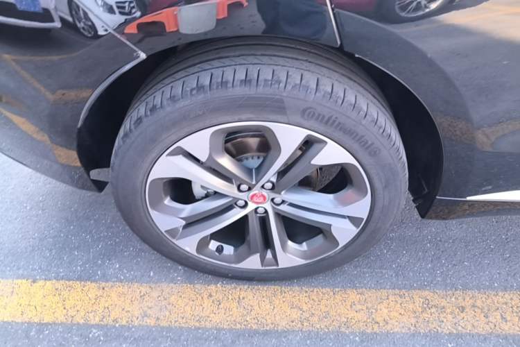 Used Jaguar F-PACE 2023 P250 HSE Right Rear Wheel Hub