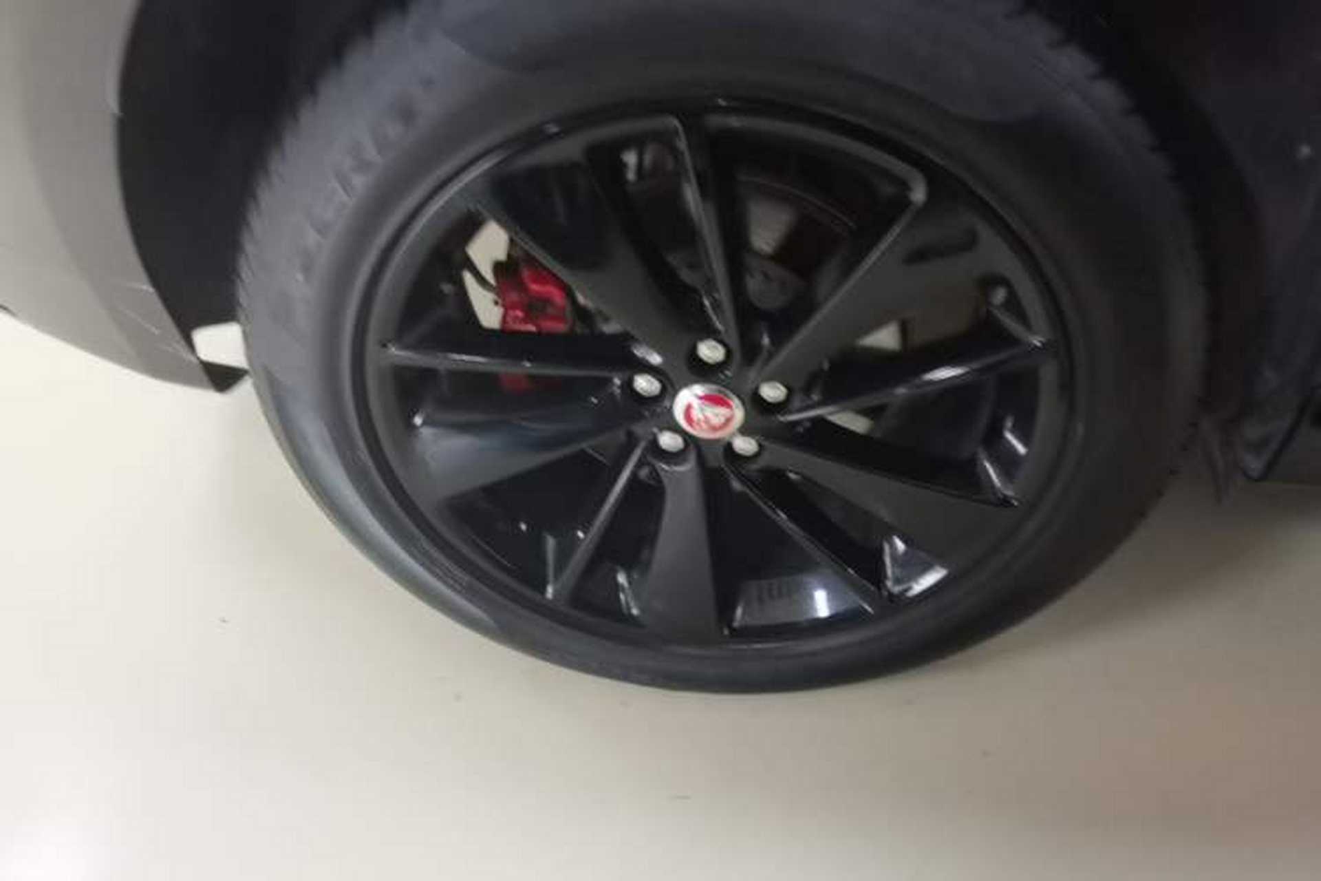 Used Jaguar F-PACE 2023 P250 R-Dynamic BLACK Right Rear Wheel Hub