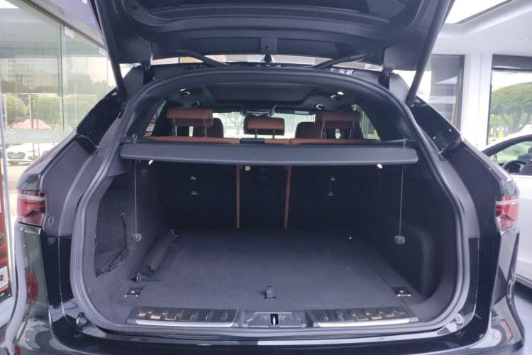 Used Jaguar F-PACE 2023 P250 R-Dynamic BLACK Trunk