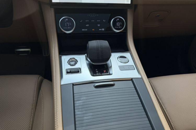 Used Jaguar F-PACE 2023 P250 HSE Gear Lever