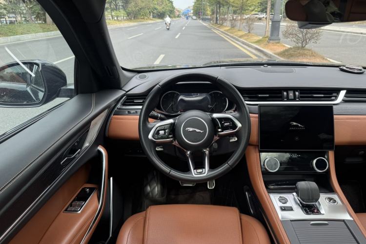 Used Jaguar F-PACE 2023 P250 R-Dynamic BLACK Interior 1
