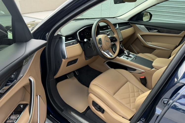 Used Jaguar F-PACE 2023 P250 HSE Interior 2