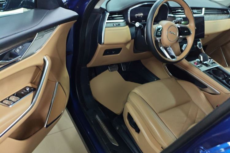 Used Jaguar F-PACE 2023 P250 HSE Interior 3
