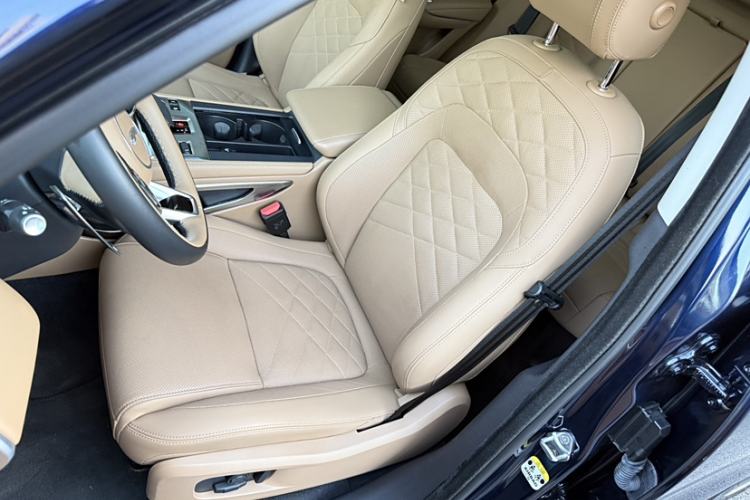 Used Jaguar F-PACE 2023 P250 HSE Interior 4