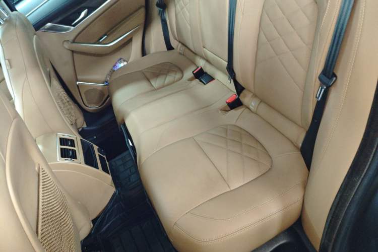Used Jaguar F-PACE 2023 P250 HSE Interior 4