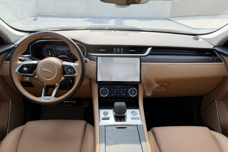 Used Jaguar F-PACE 2023 P250 HSE Interior 5