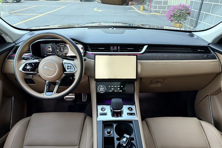 Used Jaguar F-PACE 2023 P250 HSE Interior 6