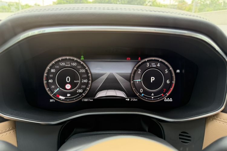 Used Jaguar F-PACE 2023 P250 HSE Odometer Close Up