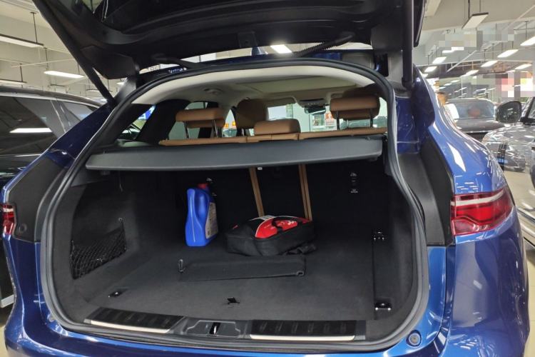 Used Jaguar F-PACE 2023 P250 HSE Trunk