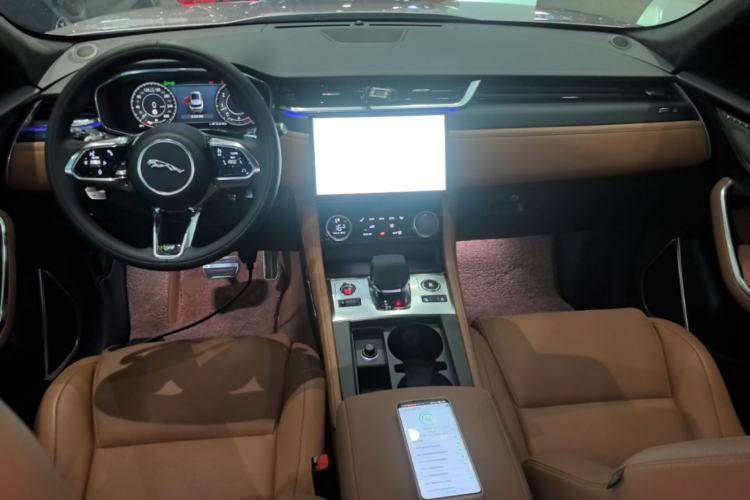 Used Jaguar F-PACE 2023 P400 SPORT Center Console
