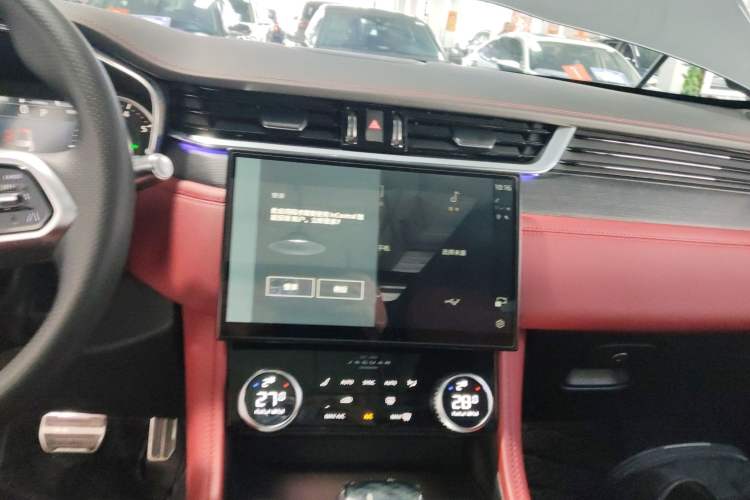 Used Jaguar F-PACE 2023 P250 R-Dynamic BLACK Audio And AC Panel