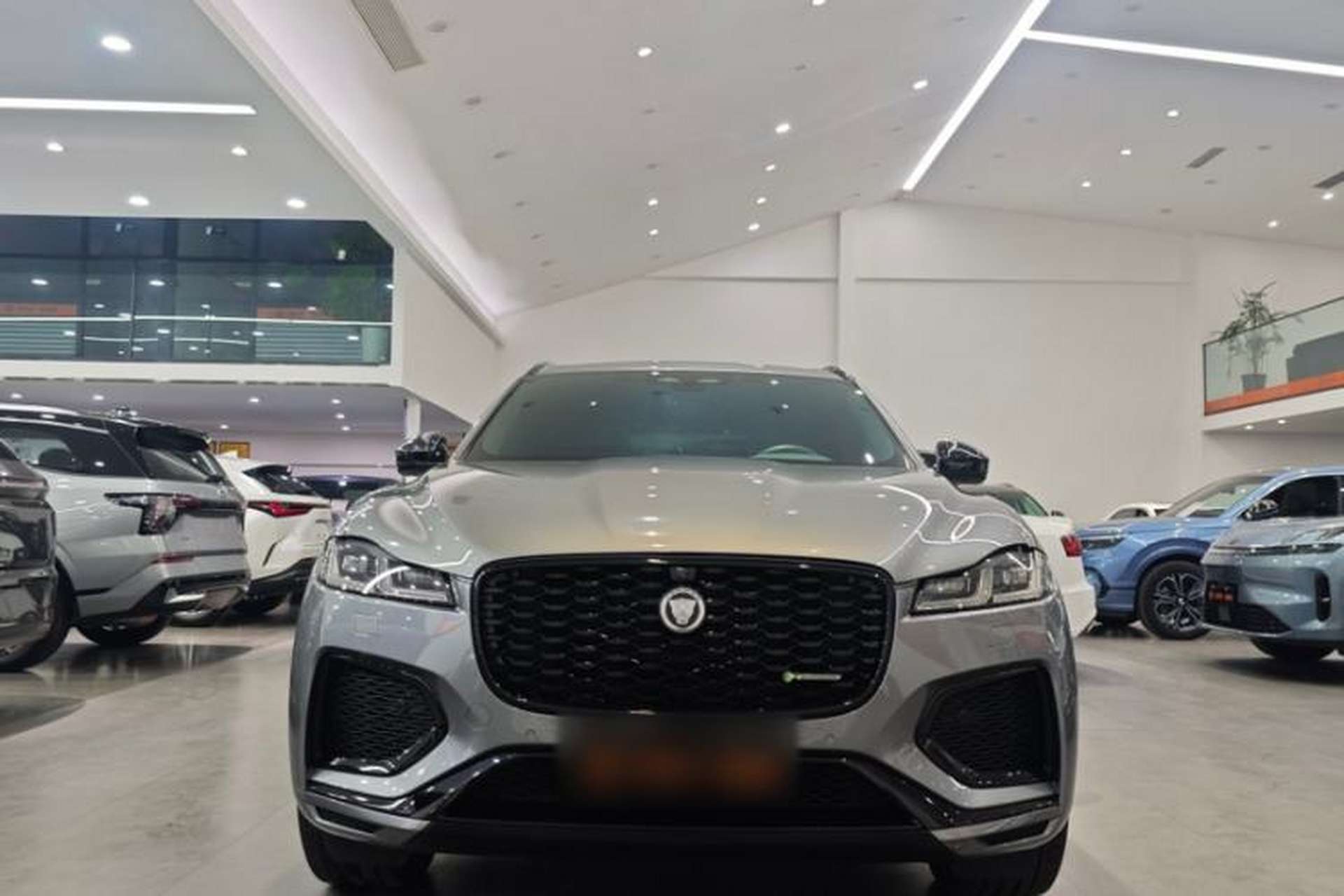 Used Jaguar F-PACE 2023 P250 R-Dynamic BLACK Exterior 4