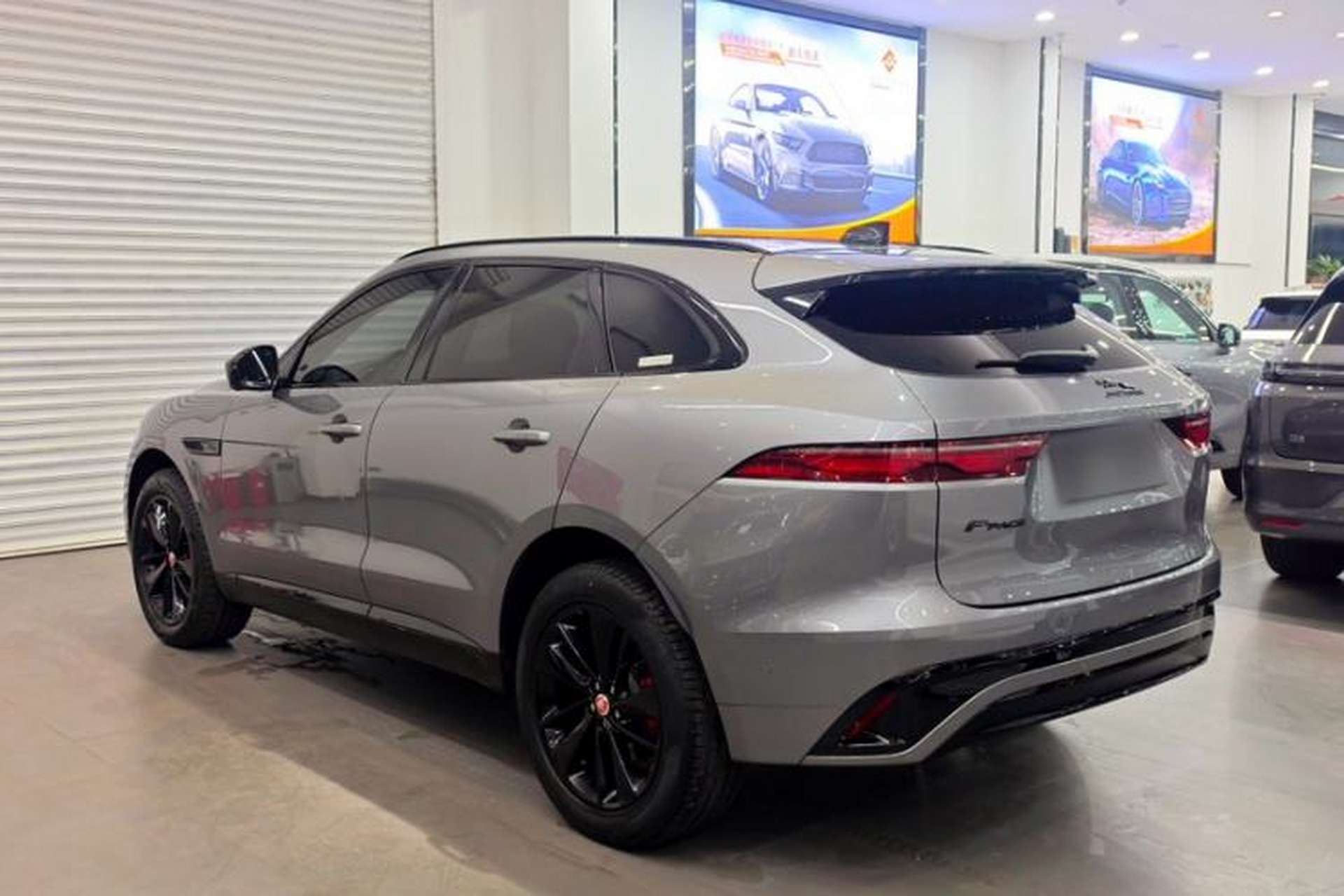 Used Jaguar F-PACE 2023 P250 R-Dynamic BLACK Exterior 6