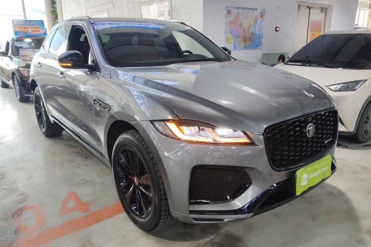 Used Jaguar F-PACE 2023 P250 R-Dynamic BLACK Front Right 45 Deg