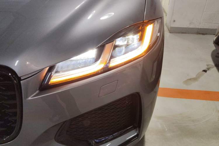 Used Jaguar F-PACE 2023 P250 R-Dynamic BLACK Left Front Headlight