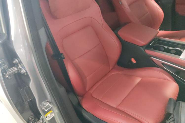 Used Jaguar F-PACE 2023 P250 R-Dynamic BLACK Right Front Seat