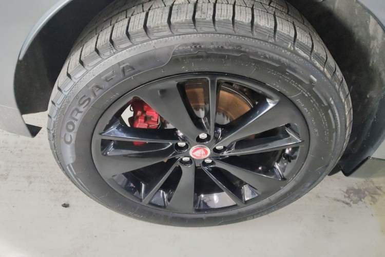 Used Jaguar F-PACE 2023 P250 R-Dynamic BLACK Right Rear Wheel Hub