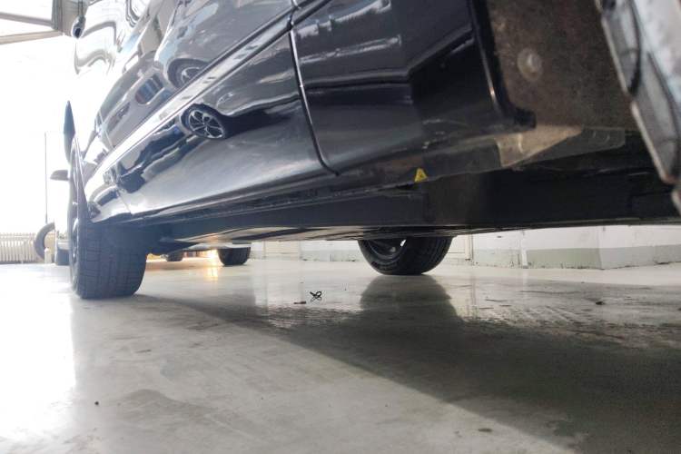 Used Jaguar F-PACE 2023 P250 R-Dynamic BLACK Right Side Sill