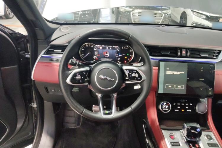 Used Jaguar F-PACE 2023 P250 R-Dynamic BLACK Steering Wheel