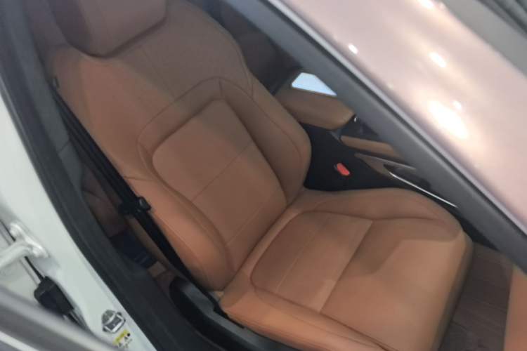Used Jaguar F-PACE 2023 P400 SPORT Right Front Seat