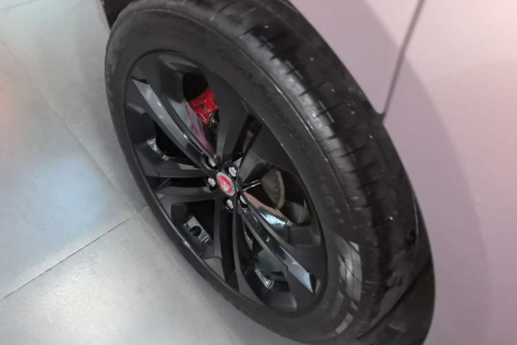 Used Jaguar F-PACE 2023 P400 SPORT Right Rear Wheel Hub
