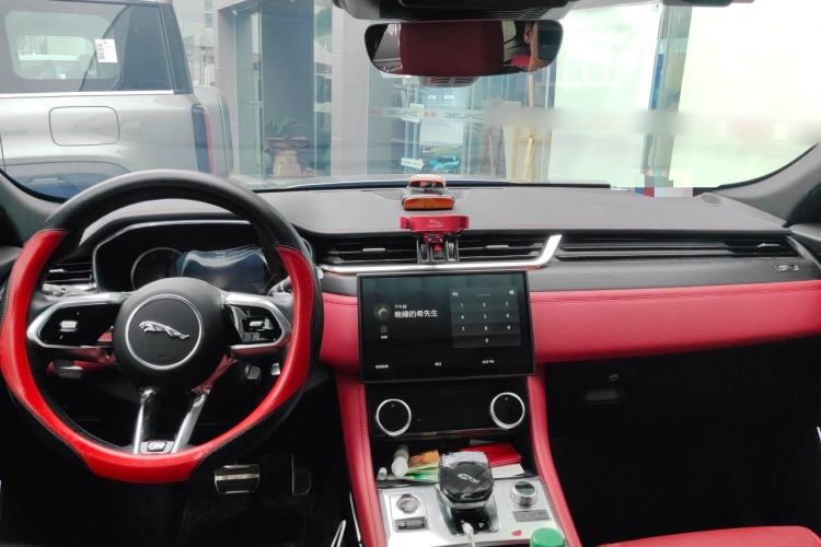 Used Jaguar F-PACE 2023 P250 R-Dynamic BLACK Center Console