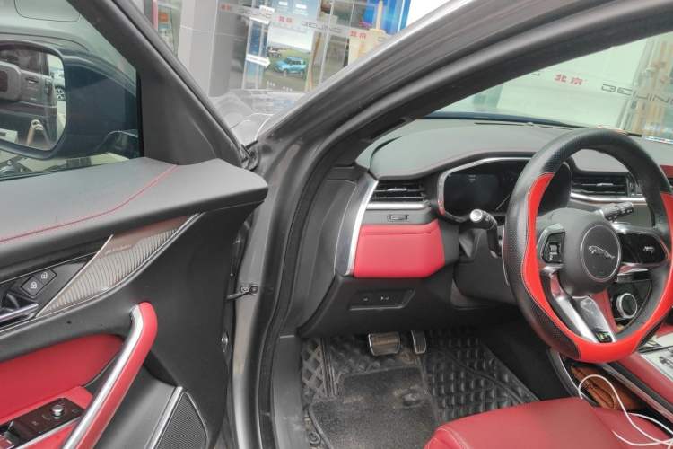 Used Jaguar F-PACE 2023 P250 R-Dynamic BLACK Driver Seat