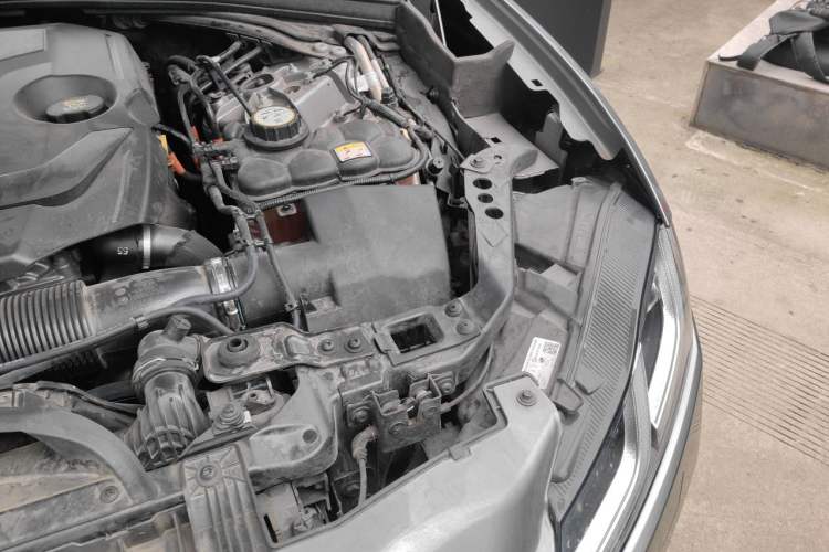 Used Jaguar F-PACE 2023 P250 R-Dynamic BLACK Engine Bay Left