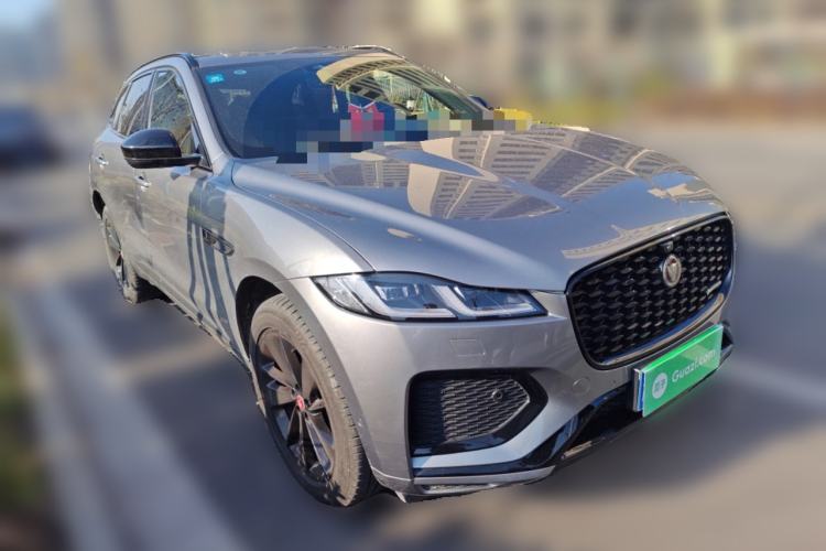 Used Jaguar F-PACE 2023 P250 R-Dynamic BLACK Front Right 45 Deg