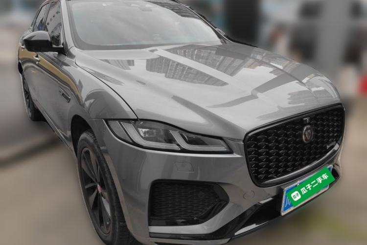 Used Jaguar F-PACE 2023 P250 R-Dynamic BLACK Front Right 45 Deg