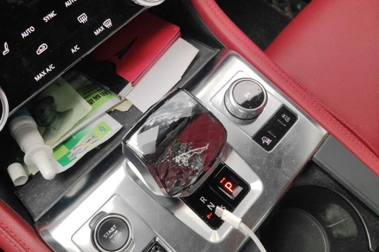 Used Jaguar F-PACE 2023 P250 R-Dynamic BLACK Gear Lever