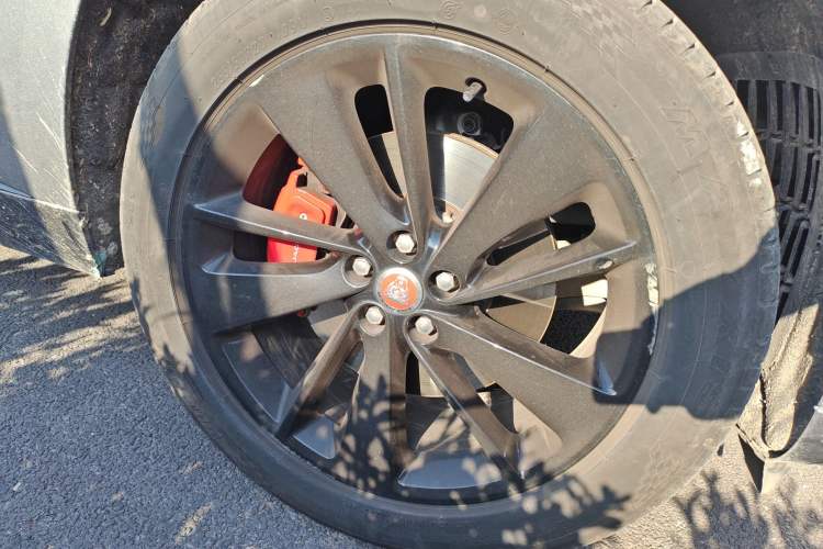 Used Jaguar F-PACE 2023 P250 R-Dynamic BLACK Right Front Wheel Hub