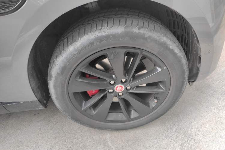 Used Jaguar F-PACE 2023 P250 R-Dynamic BLACK Right Front Wheel Hub