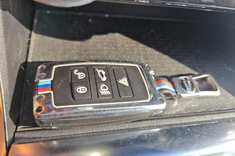 Used Jaguar F-PACE 2023 P250 R-Dynamic BLACK Vehicle Key