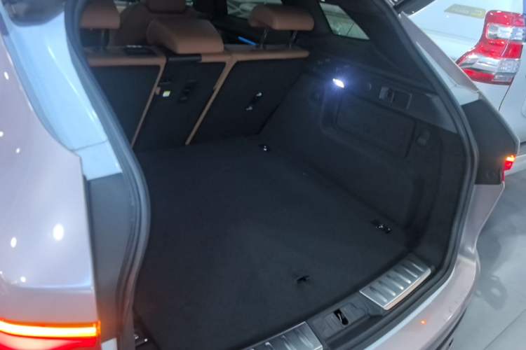 Used Jaguar F-PACE 2023 P400 SPORT Trunk